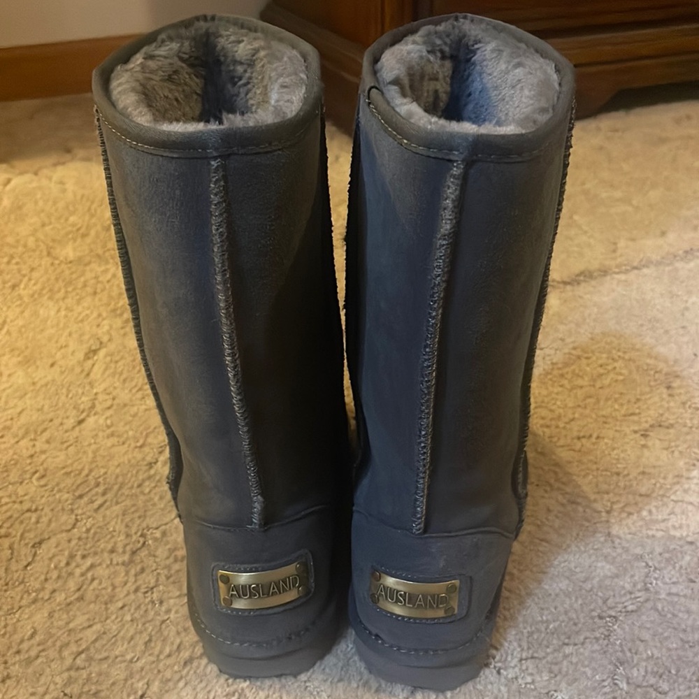 AUSLAND AUTHENTIC BOOTS. GREY. NEVER WORN.